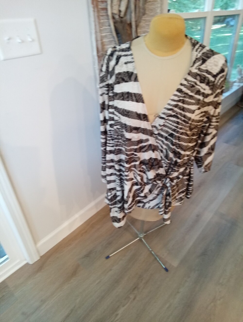 C Est. 1946 Snakeskin O-Ring Wrap Gathered Drape Style Blouse Plus Sz 18/20W - Picture 2 of 14